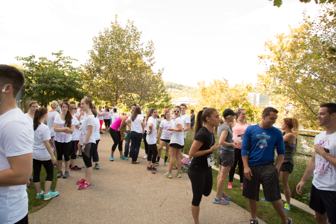 #AerieSupports Bright Pink
