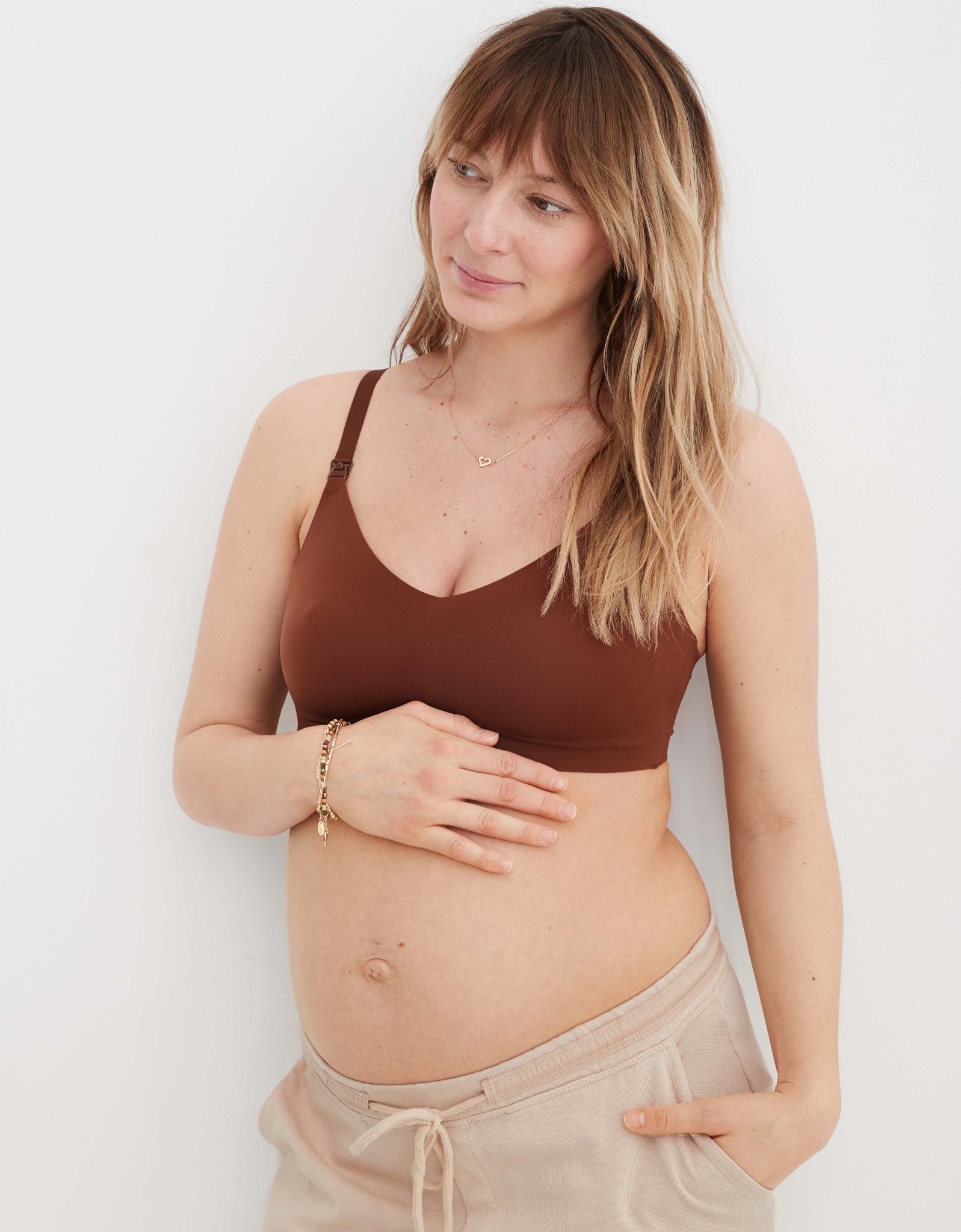 Women Nursing Bras Open The Underwear Of Pregnant Women In Front