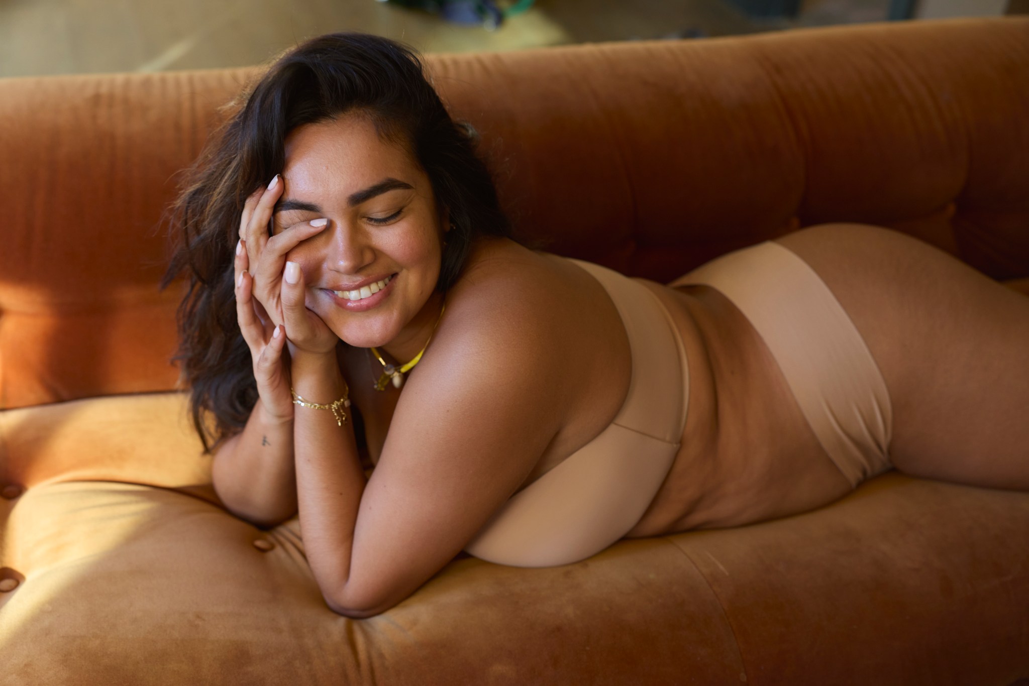 Woman in matching Aerie bra and underwear.