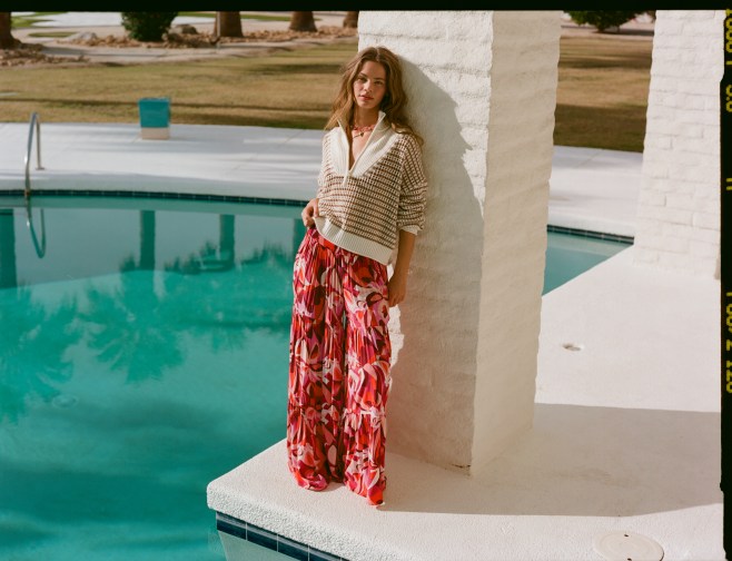 Woman in Aerie flowy clothing.